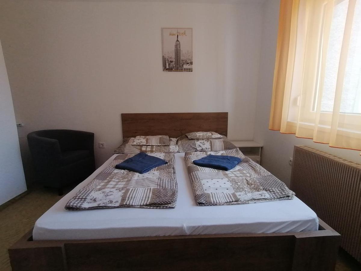 Family House Villa Егер Екстериор снимка
