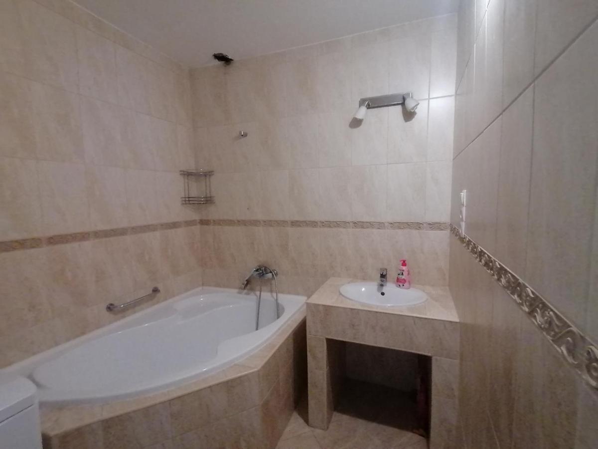 Family House Villa Егер Екстериор снимка