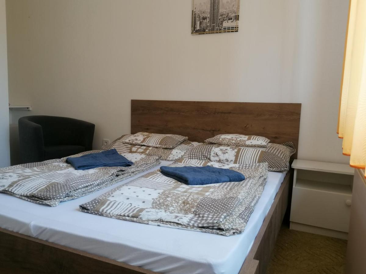 Family House Villa Егер Екстериор снимка