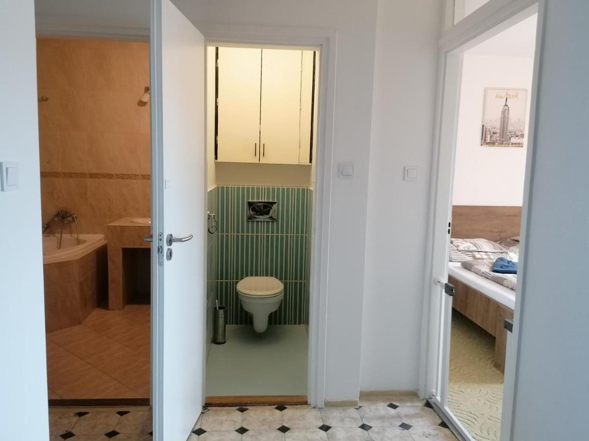 Family House Villa Егер Екстериор снимка