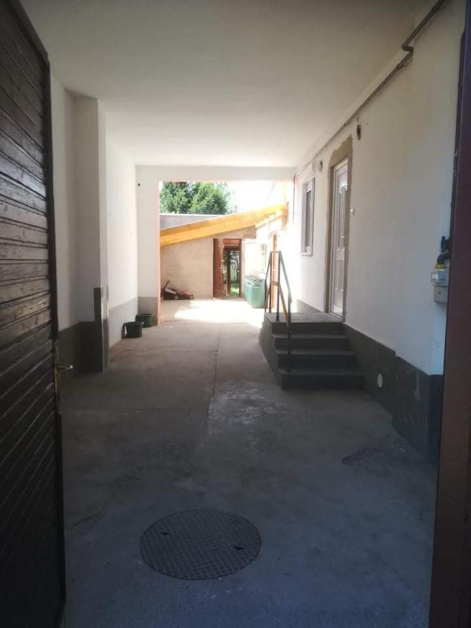 Family House Villa Егер Екстериор снимка