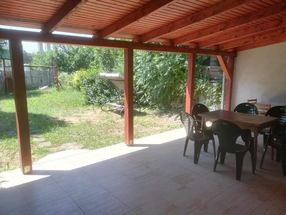 Family House Villa Егер Екстериор снимка