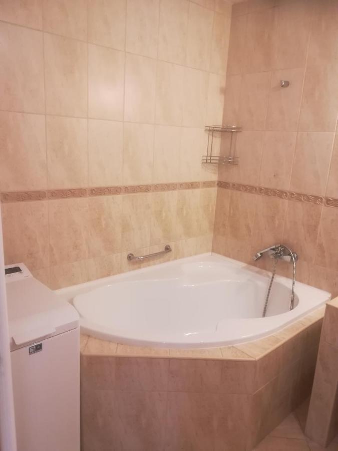 Family House Villa Егер Екстериор снимка