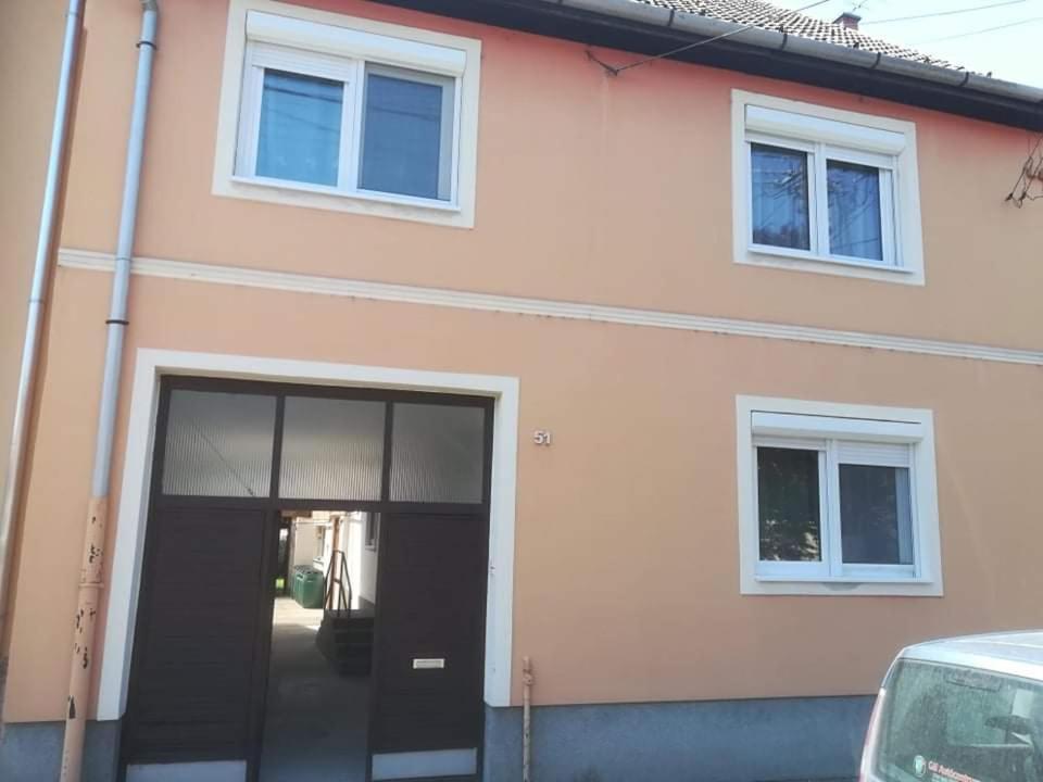 Family House Villa Егер Екстериор снимка